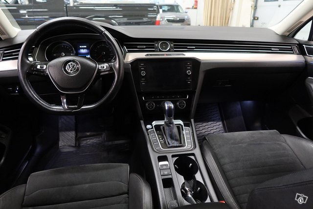 VOLKSWAGEN Passat 7