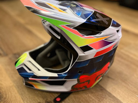 Lasten crossikypärä Fox V2 51-52, Ajoasut, kengät ja kypärät, Mototarvikkeet ja varaosat, Espoo, Tori.fi Lasten crossikypärä Fox V2 51-52, Ajoasut, kengät ja kypärät, Mototarvikkeet ja varaosat, Espoo, Tori.fi