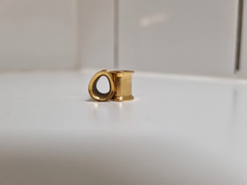 Kullatut "tear-shaped" -tunnelit/venytyskorut, Kellot ja korut, Asusteet ja kellot, Seinäjoki, Tori.fi Kullatut "tear-shaped" -tunnelit/venytyskorut, Kellot ja korut, Asusteet ja kellot, Seinäjoki, Tori.fi