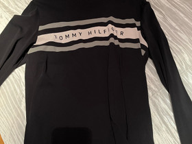 Tommy Hilfiger, koko S, Vaatteet ja kengät, Nurmijärvi, Tori.fi Tommy Hilfiger, koko S, Vaatteet ja kengät, Nurmijärvi, Tori.fi