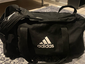 Adidas iso treenikassi, Laukut ja hatut, Asusteet ja kellot, Lahti, Tori.fi Adidas iso treenikassi, Laukut ja hatut, Asusteet ja kellot, Lahti, Tori.fi