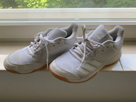Adidas sisäpelikengät koko 36 2/3, Pallopelit, Urheilu ja ulkoilu, Turku, Tori.fi Adidas sisäpelikengät koko 36 2/3, Pallopelit, Urheilu ja ulkoilu, Turku, Tori.fi