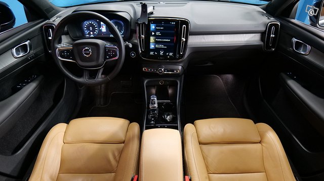 Volvo XC40 4