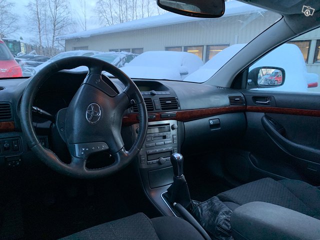 Toyota Avensis 5