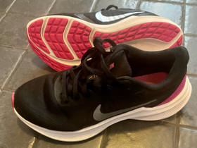 Nike Downshifter -juoksutossut, 37,5, Juoksu ja lenkkeily, Urheilu ja ulkoilu, Naantali, Tori.fi Nike Downshifter -juoksutossut, 37,5, Juoksu ja lenkkeily, Urheilu ja ulkoilu, Naantali, Tori.fi