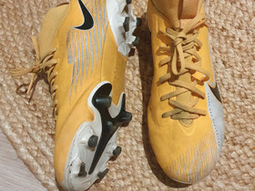 Nike nappikset 36,5, Jalkapallo, Urheilu ja ulkoilu, Lieto, Tori.fi Nike nappikset 36,5, Jalkapallo, Urheilu ja ulkoilu, Lieto, Tori.fi