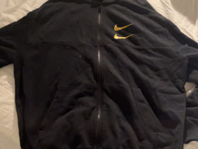 Nike swoosh huppari koko L, Vaatteet ja kengät, Vantaa, Tori.fi Nike swoosh huppari koko L, Vaatteet ja kengät, Vantaa, Tori.fi