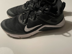 Nike, Vaatteet ja kengät, Kaarina, Tori.fi Nike, Vaatteet ja kengät, Kaarina, Tori.fi