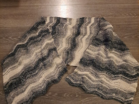 Hartiahuivi/kaulahuivi, Vaatteet ja kengät, Laukaa, Tori.fi Hartiahuivi/kaulahuivi, Vaatteet ja kengät, Laukaa, Tori.fi