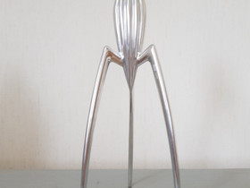Alessi Juicy Salif sitruspuristin, Keittiövälineet, Keittiötarvikkeet ja astiat, Vantaa, Tori.fi Alessi Juicy Salif sitruspuristin, Keittiövälineet, Keittiötarvikkeet ja astiat, Vantaa, Tori.fi