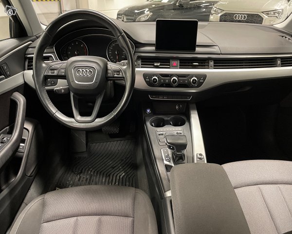 AUDI A4 8