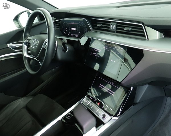 Audi E-tron 8