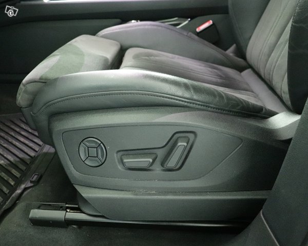 Audi E-tron 15
