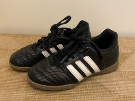 Adidas futsal-kengät koko 31, Jalkapallo, Urheilu ja ulkoilu, Helsinki, Tori.fi Adidas futsal-kengät koko 31, Jalkapallo, Urheilu ja ulkoilu, Helsinki, Tori.fi