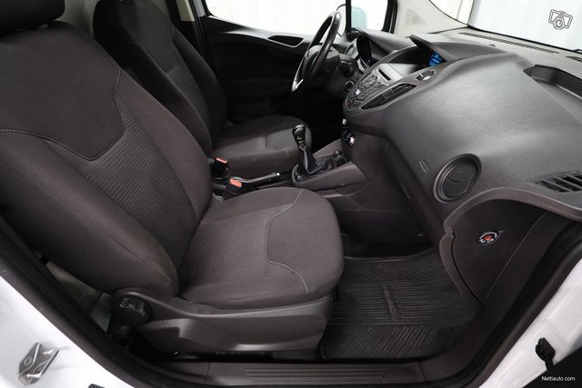 Ford Transit Courier 9