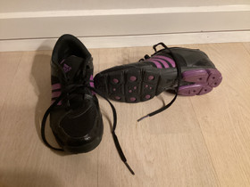 Sisäliikuntajalkineet, Kuntoilu ja fitness, Urheilu ja ulkoilu, Vantaa, Tori.fi Sisäliikuntajalkineet, Kuntoilu ja fitness, Urheilu ja ulkoilu, Vantaa, Tori.fi