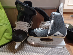 Lasten luistimet koko 38, Jääkiekko ja luistelu, Urheilu ja ulkoilu, Liperi, Tori.fi Lasten luistimet koko 38, Jääkiekko ja luistelu, Urheilu ja ulkoilu, Liperi, Tori.fi