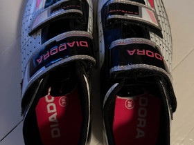 Diadora spinning-kengät 38, Pyörätarvikkeet ja kypärät, Polkupyörät ja pyöräily, Helsinki, Tori.fi Diadora spinning-kengät 38, Pyörätarvikkeet ja kypärät, Polkupyörät ja pyöräily, Helsinki, Tori.fi