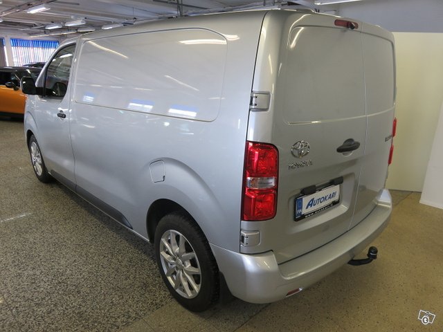 Toyota Proace 8