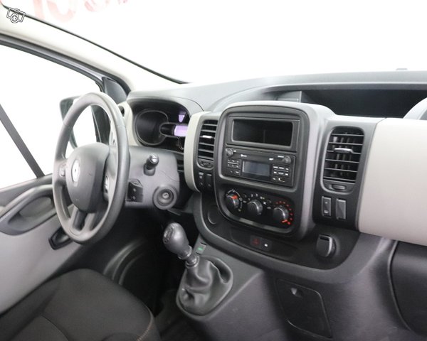 Renault Trafic 10