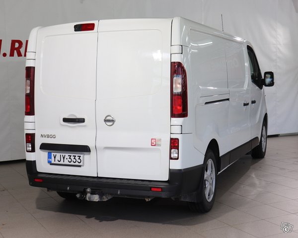 Nissan NV300 6
