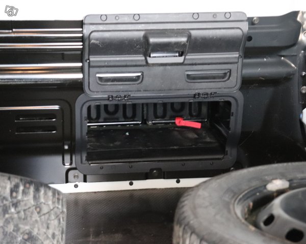 Nissan NV300 11