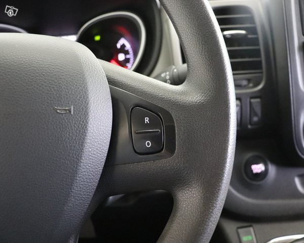 Nissan NV300 13