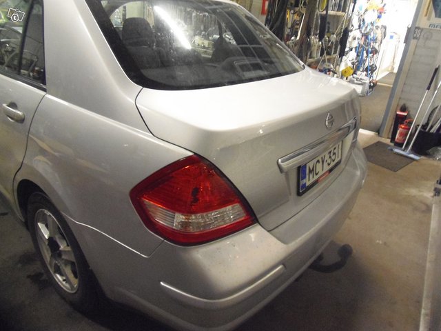 Nissan Tiida 3