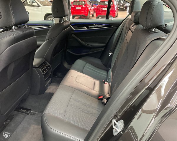 BMW 530 9