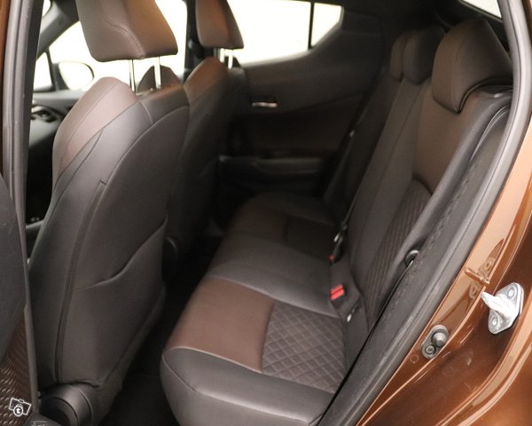 Toyota C-HR 9