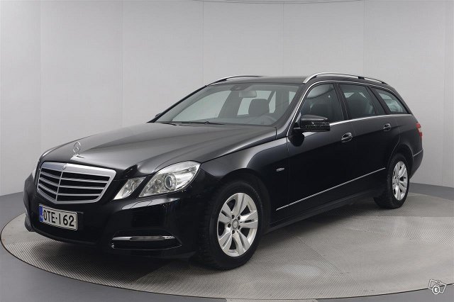 MERCEDES-BENZ E