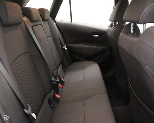 Toyota Corolla 16