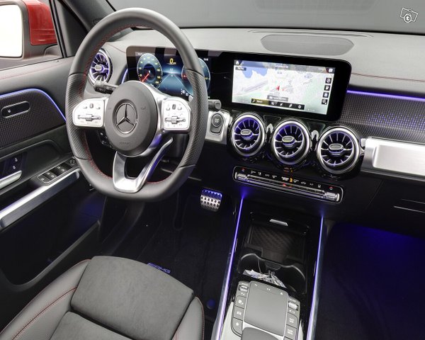 Mercedes-Benz EQB 7