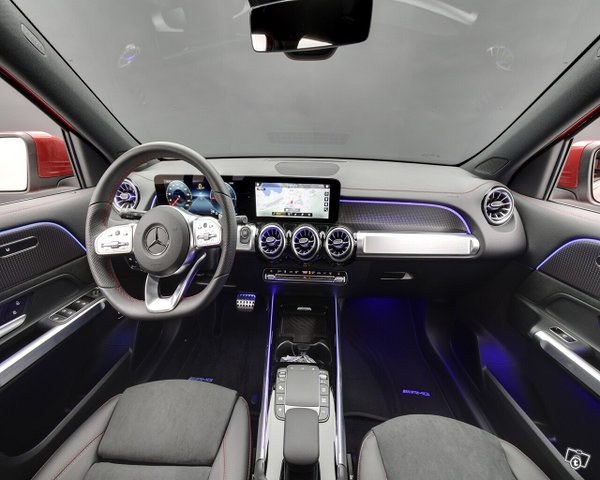 Mercedes-Benz EQB 8