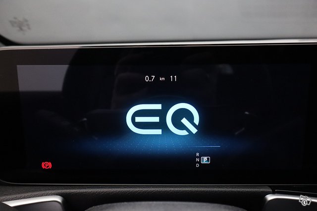 Mercedes-Benz EQB 10