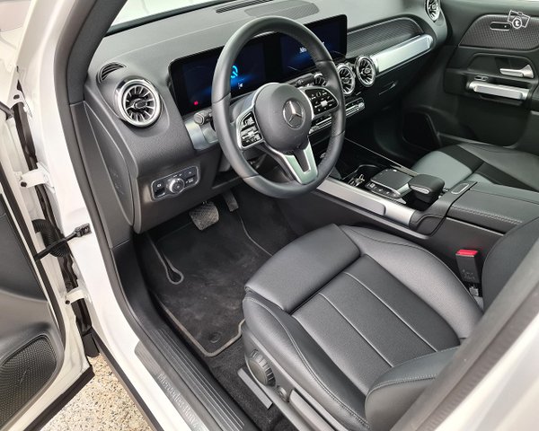 MERCEDES-BENZ EQB 8