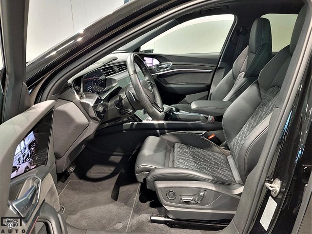 Audi E-tron 13