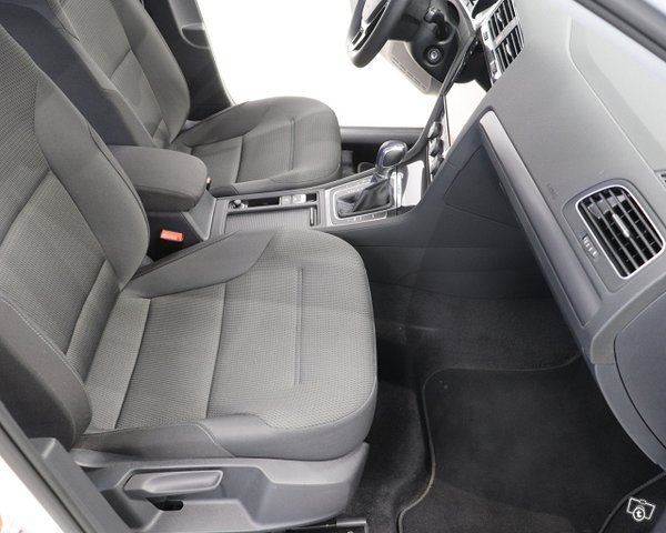 Volkswagen Golf 10