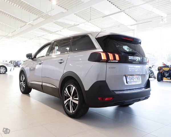 Peugeot 5008 8