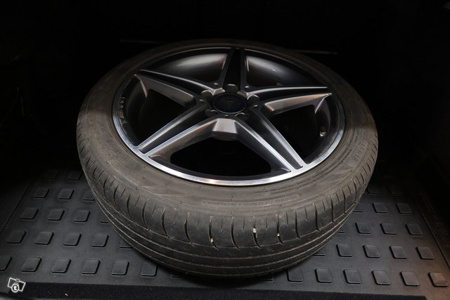 MERCEDES-BENZ C 9
