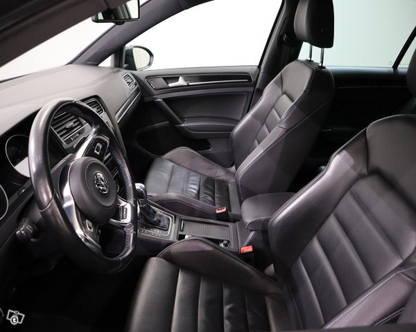 Volkswagen Golf 9