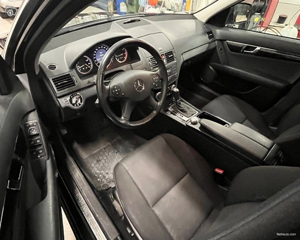 Mercedes-Benz C 8