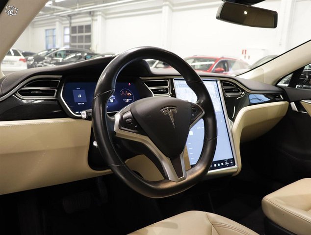 Tesla Model S 6