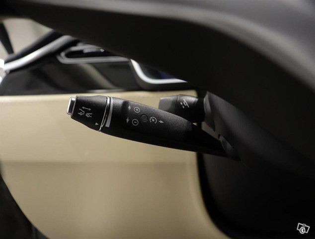 Tesla Model S 9
