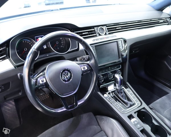 Volkswagen Passat 9