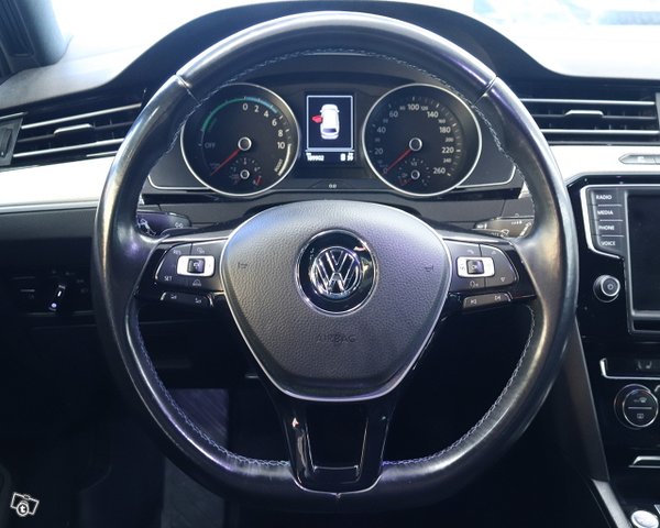 Volkswagen Passat 11