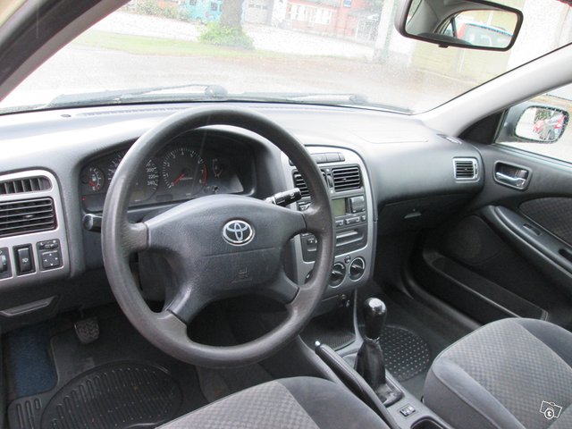 Toyota Avensis 12