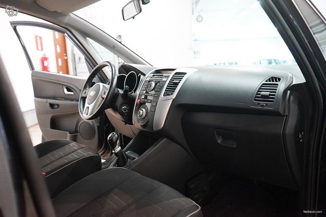 Kia Venga 10