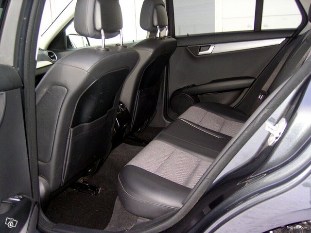 Mercedes-Benz C 8
