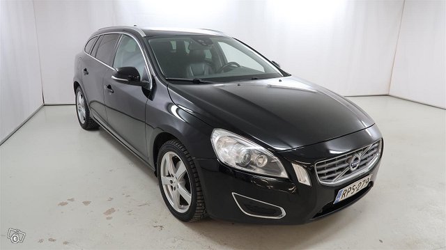 VOLVO V60 7